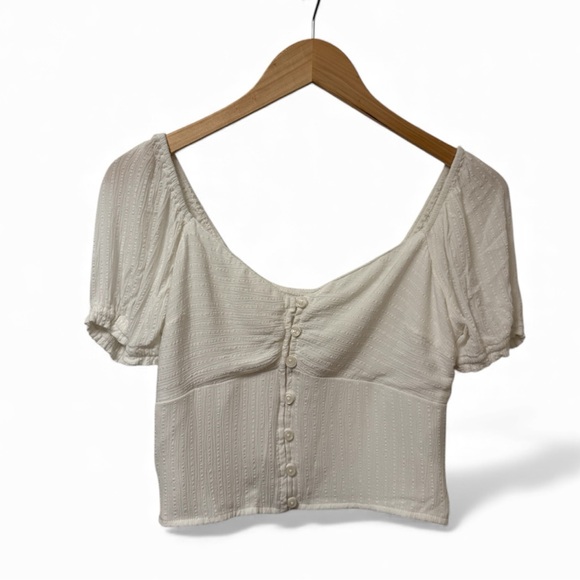 Hollister White Babydoll Button-Front Top – Size Medium 🤍 - Picture 2 of 4